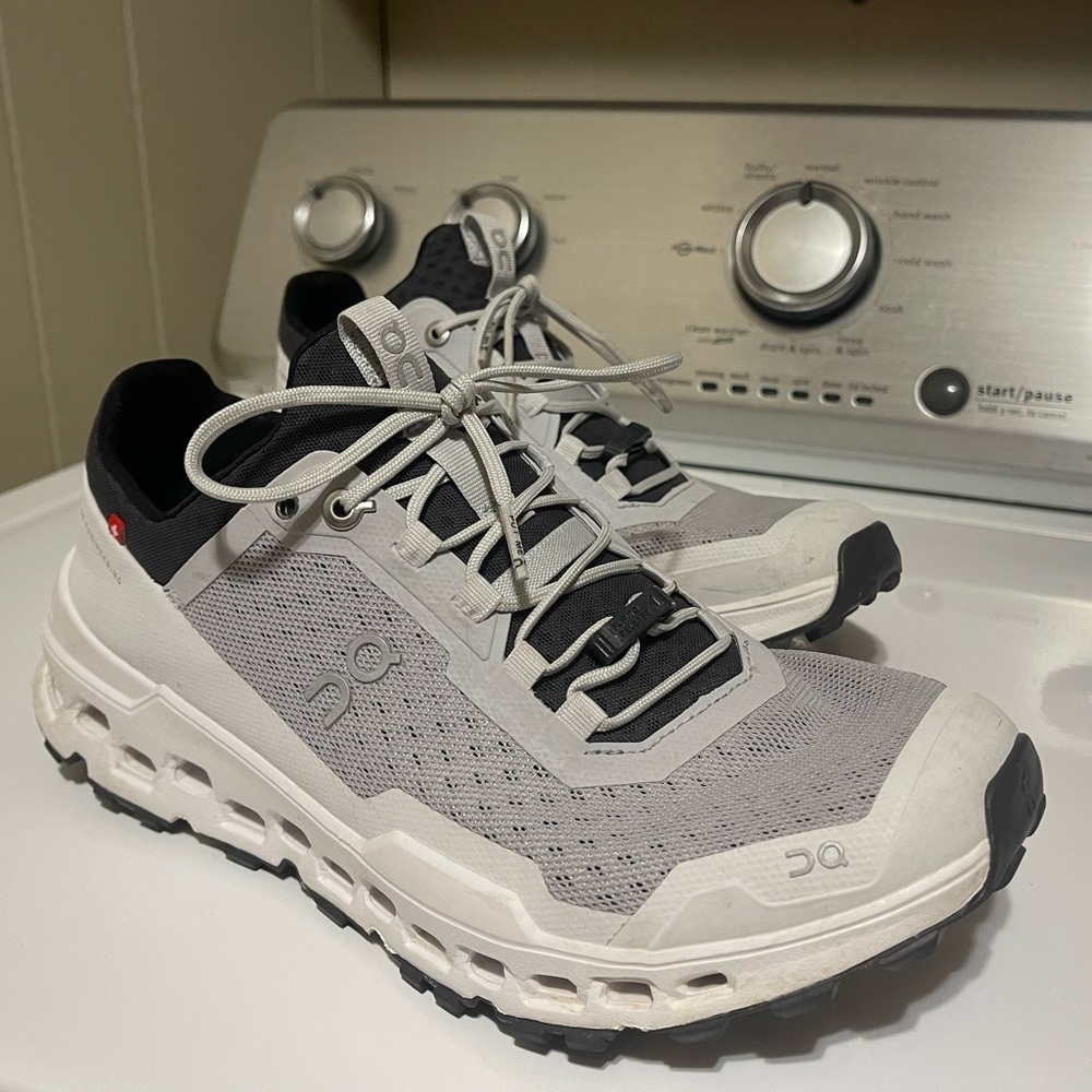 On cloud tennis shoes
